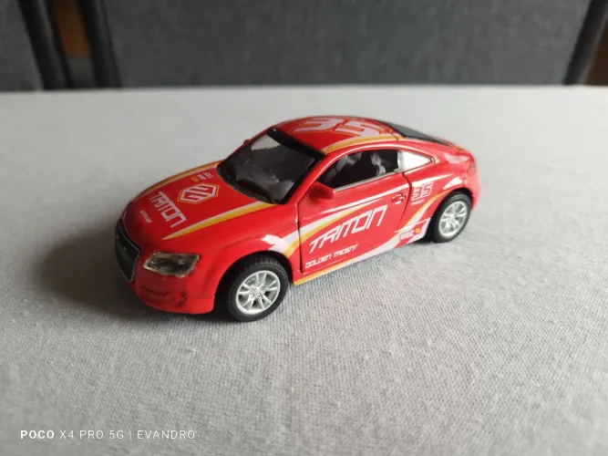 Miniatura Triton corrida