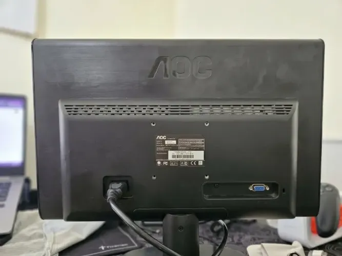 Monitor AOC 18.5" LED High Gloss (e950Swn) - Perfeito Estado / Testado