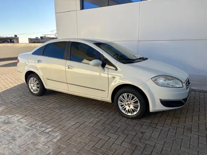 Fiat Linea Essence 1.8 Flex 16V 4P 2015