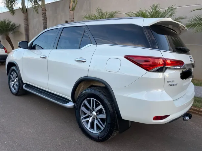 Toyota Hilux SW4 SRX 4X4 2.8 TDI 16V Dies. Aut. 2019