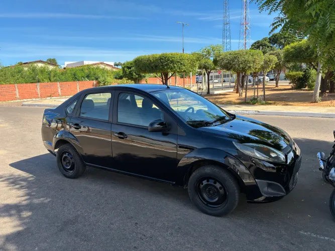 Ford Fiesta Sedan 1.0 8V Flex 4P 2011
