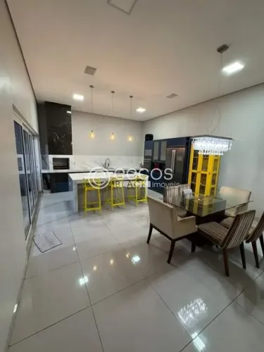 Casa em condomínio à venda, 3 quartos, 2 suítes, 2 vagas, Vila Arquelau - UBERABA/MG
