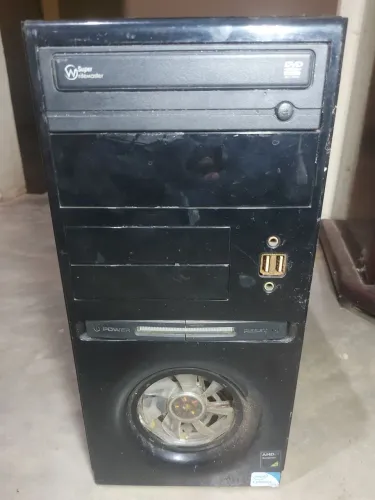 Gabinete e peças de pc.
