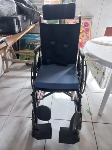 Cadeira de Rodas para Tetraplégicos - Usada