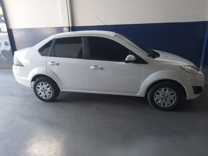 Ford Fiesta Sedan SE 1.6 8V Flex 4P 2014