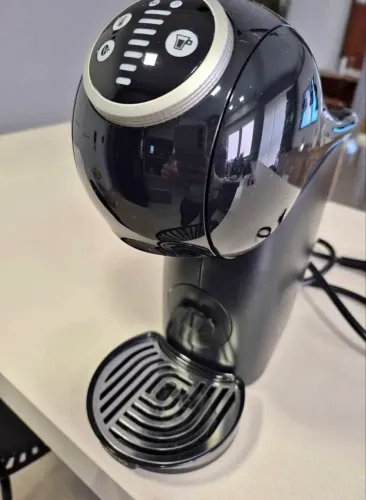 Cafeteira Dolce Gusto com suporte para cápsulas