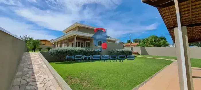 Casa térrea à venda com 3 suítes, escritório, área gourmet, 4 vagas, e um grande quintal g