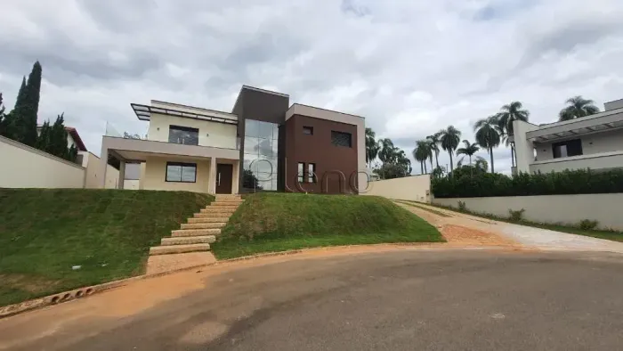 Casa à Venda no Condomínio Querência em Valinhos, no bairro Dois Córregos.