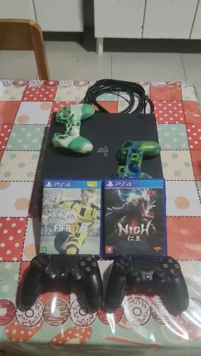 Consoles à Venda: PS4 Pro SSD 1TB, PS2 e Volante PS4