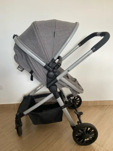Carrinho Voyage Prestige + bebê conforto