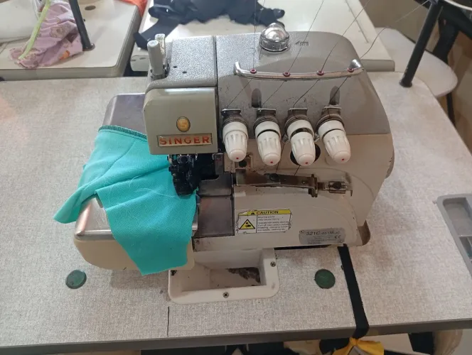 Vendo máquina de costura interlock. overloque
