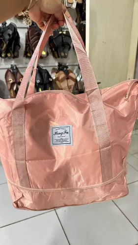 Bolsa na cor rosa
