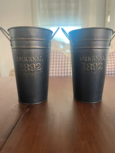Dupla de vaso rústicos vintage em metal acabamento envelhecido