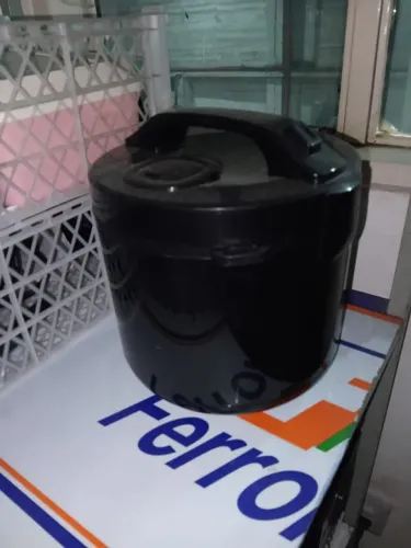 Panela elétrica usada poucas vezes