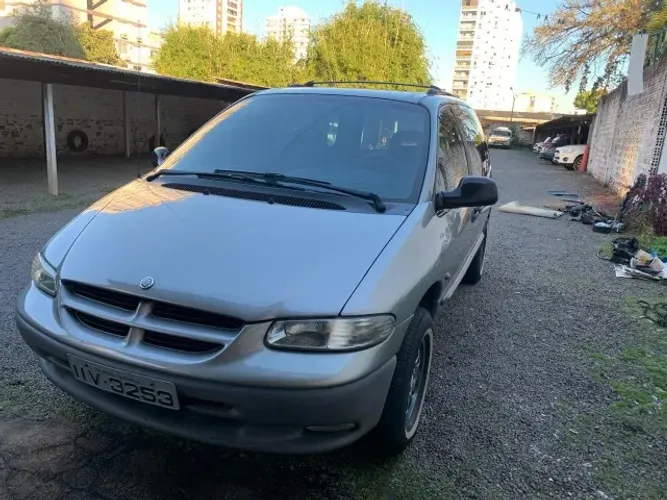 Chrysler Caravan SE 2.4/3.3 1999