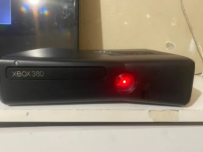 Xbox 360 com luz vermelha pra retirada de peça
