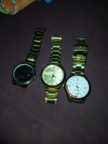 Vendo esses relógios usados bem pouco