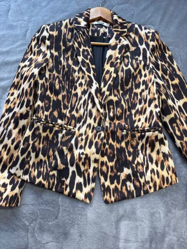 Blazer Feminino Animal Print Onça INSP Tamanho M FRETE GRÁTIS