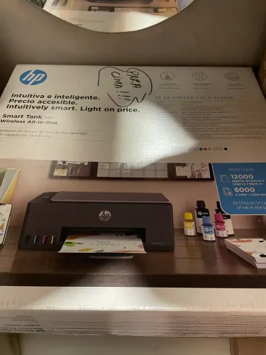 Vendo impressora HP com cartuchos coloridos 