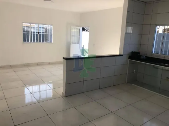 Casa para venda possui 100 metros quadrados com 2 quartos