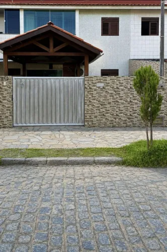 ALUGA-SE DUPLEX SEMI MOBILIADO NO BESSA