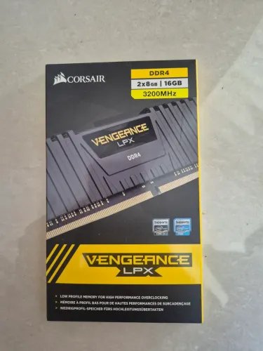 Memória DDR4 - 16GB (2x8GB) / 3.200MHz - Corsair Vengeance LPX preto
