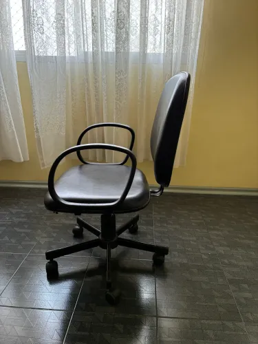 Cadeira de Escritório Preta.
