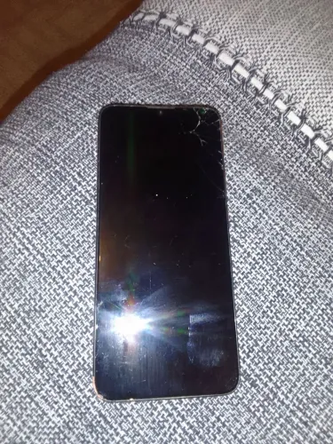 Troca celular por um guarda roupa casal