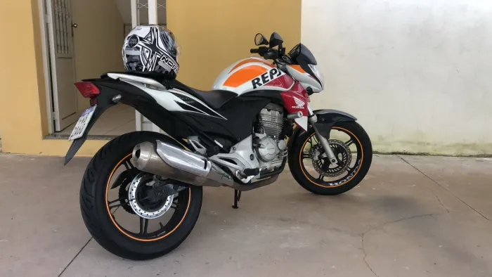CB 300R Repsol edição limitada