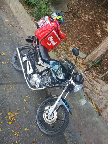 Moto boa pro dia a dia oportunidade pra quem precisa tem alguns detalhes do dia a dia