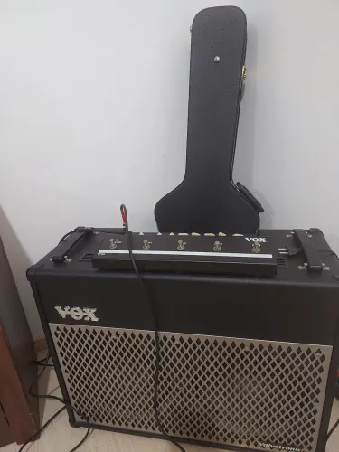 Amplificador VOX Valvetronix 100 c/ footswitch