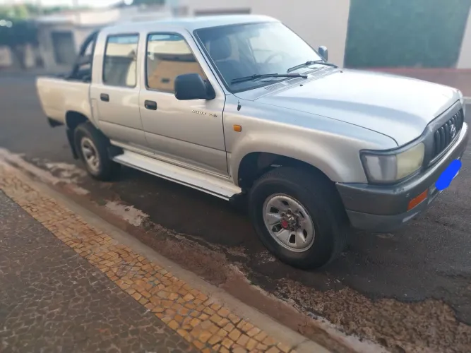 Toyota Hilux CD DX 4X4 3.0 8V 90cv Diesel 2003