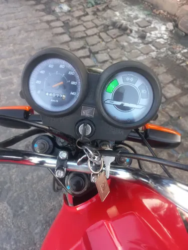 Moto extra bem conservada