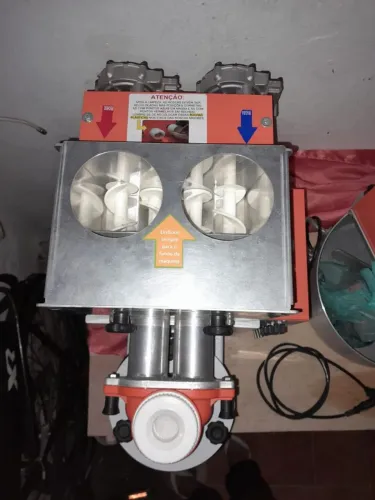 Máquina modeladora de salgadinhos