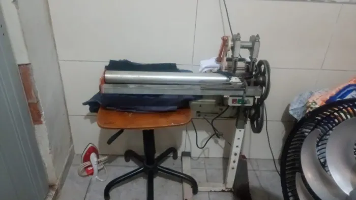 Máquina de cortar viés com 2 corte semi nova