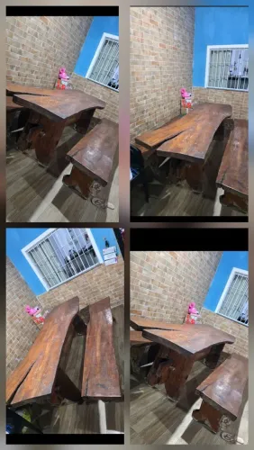 Mesa de madeira com bancos