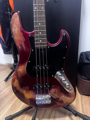 Baixo GIANNINI 90
