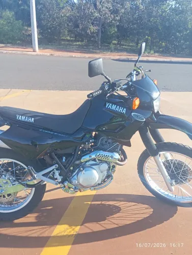 Vende-se XT 600 moto muito nova