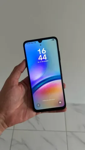 Smartphone Samsung Galaxy A05s 4G 128GB 6GB RAM Câmera Traseira Tripla 50MP + 2MP