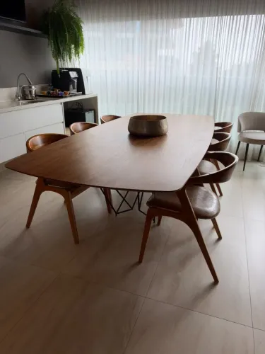 Conjunto de Mesa de Jantar em Madeira com 6 Cadeiras - Design Elegante