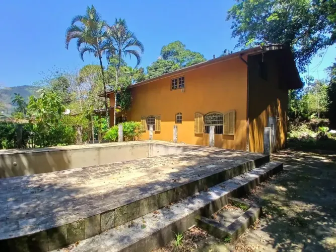 Imóvel para aluguel e venda com 180 metros quadrados com 3 quartos