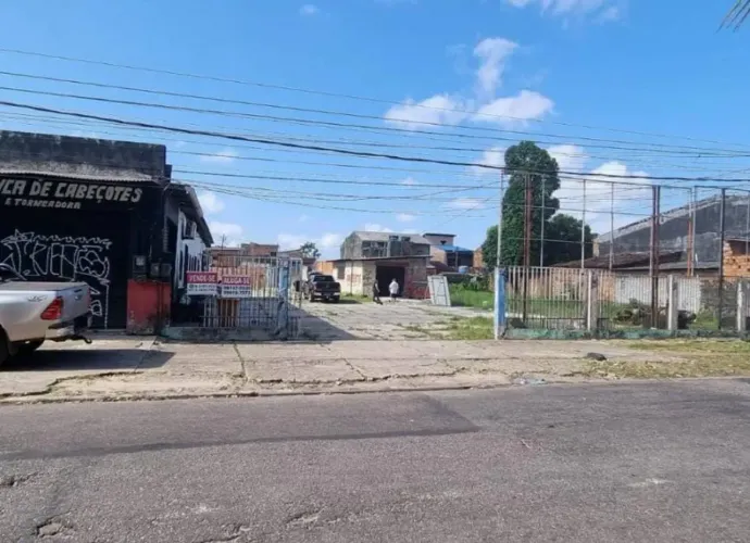 VENDO TERRENO NA RUA DA MARINHA.