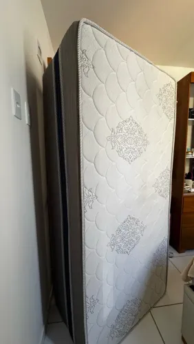 CAMA DE SOLTEIRO À VENDA