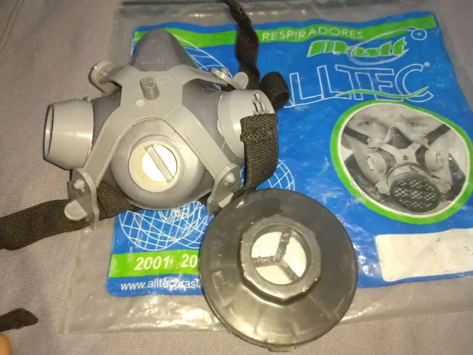 Vendo máscara com filtro nova