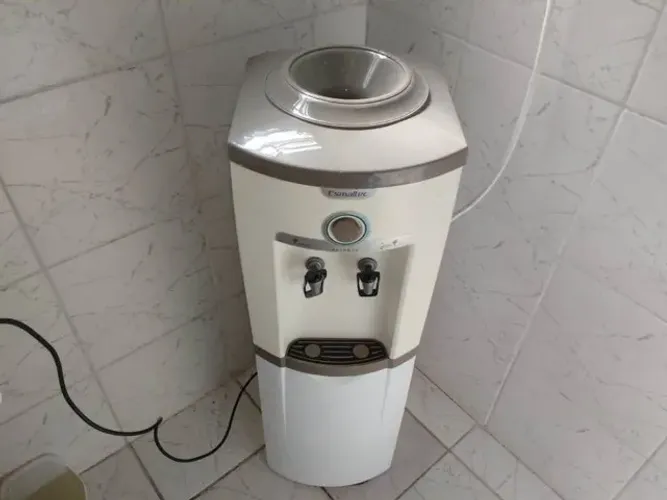 Bebedouro Esmaltec GELAGUA (Gelada e Normal)