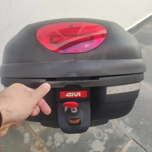 Baú Givi E33 monolock ótimo estado