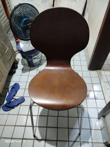 Vendo uma cadeira confortável