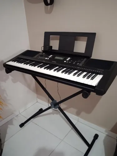 Teclado caixa de som e acessórios