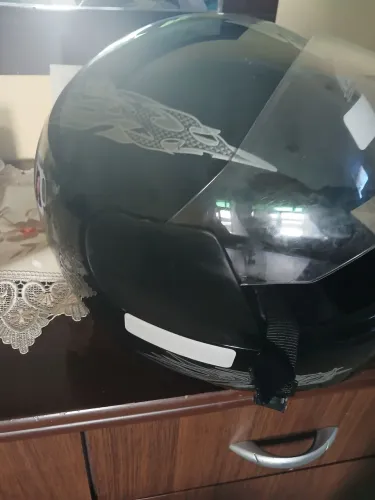 Capacete semi novo tamanho 56