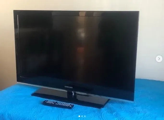 TV Samsung 40" Full HD (LN40C530) - Para Reparo ou Uso como está